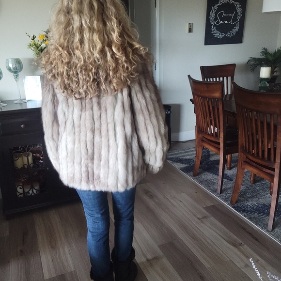 Vintage Fox Fur Coat - Picture 4 of 9